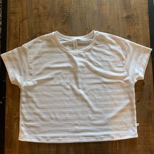 Lululemon- cropped mesh tee / sz 2